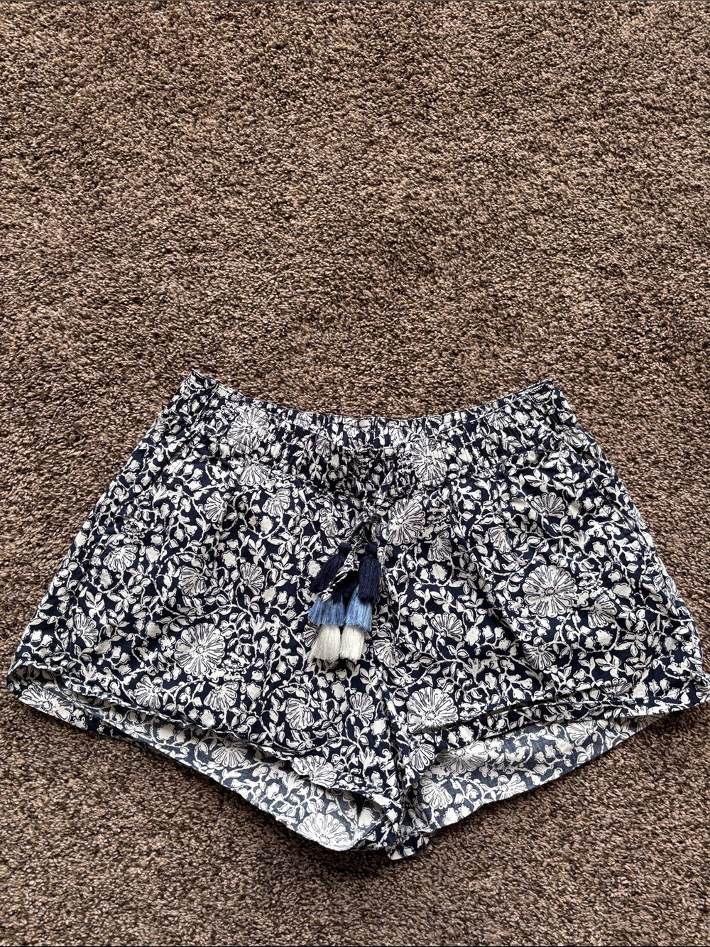 Vineyard Vines Women's Navy Floral Tie-Waist Shorts
